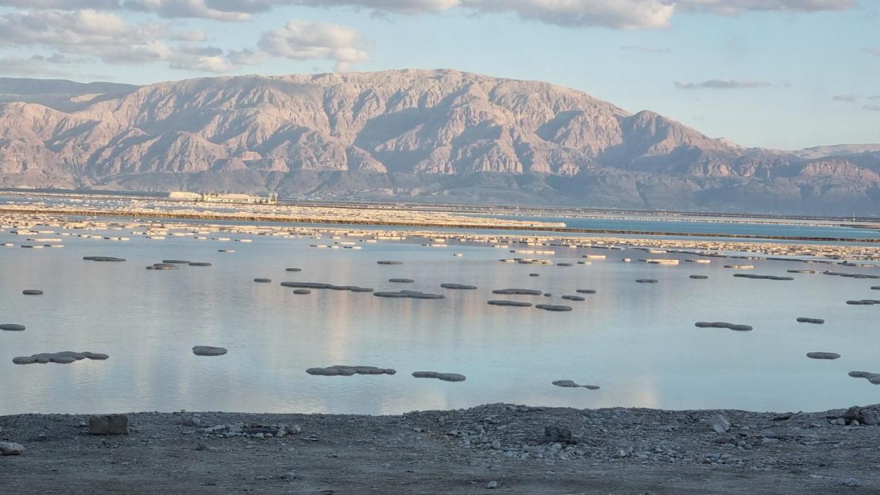 شقة King Of The Dead Sea By Crown نيفيه زوهار المظهر الخارجي الصورة